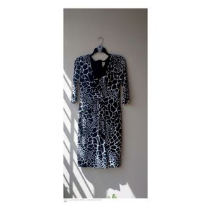 Sangria Black and White Print V-Neck Dress